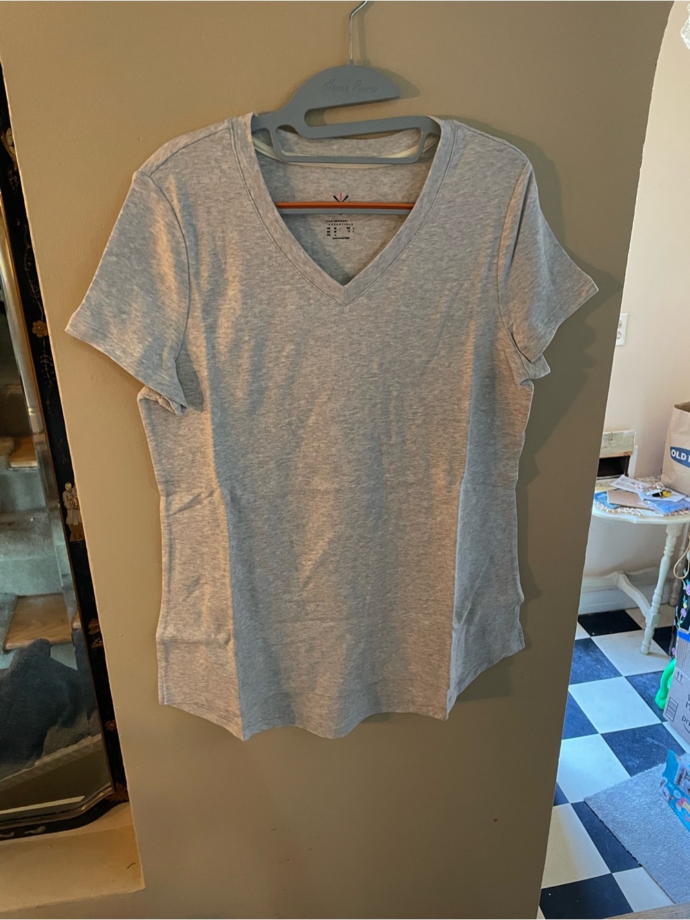 NWT Isaac Mizrahi Light Gray V-Neck Women's Tshirt